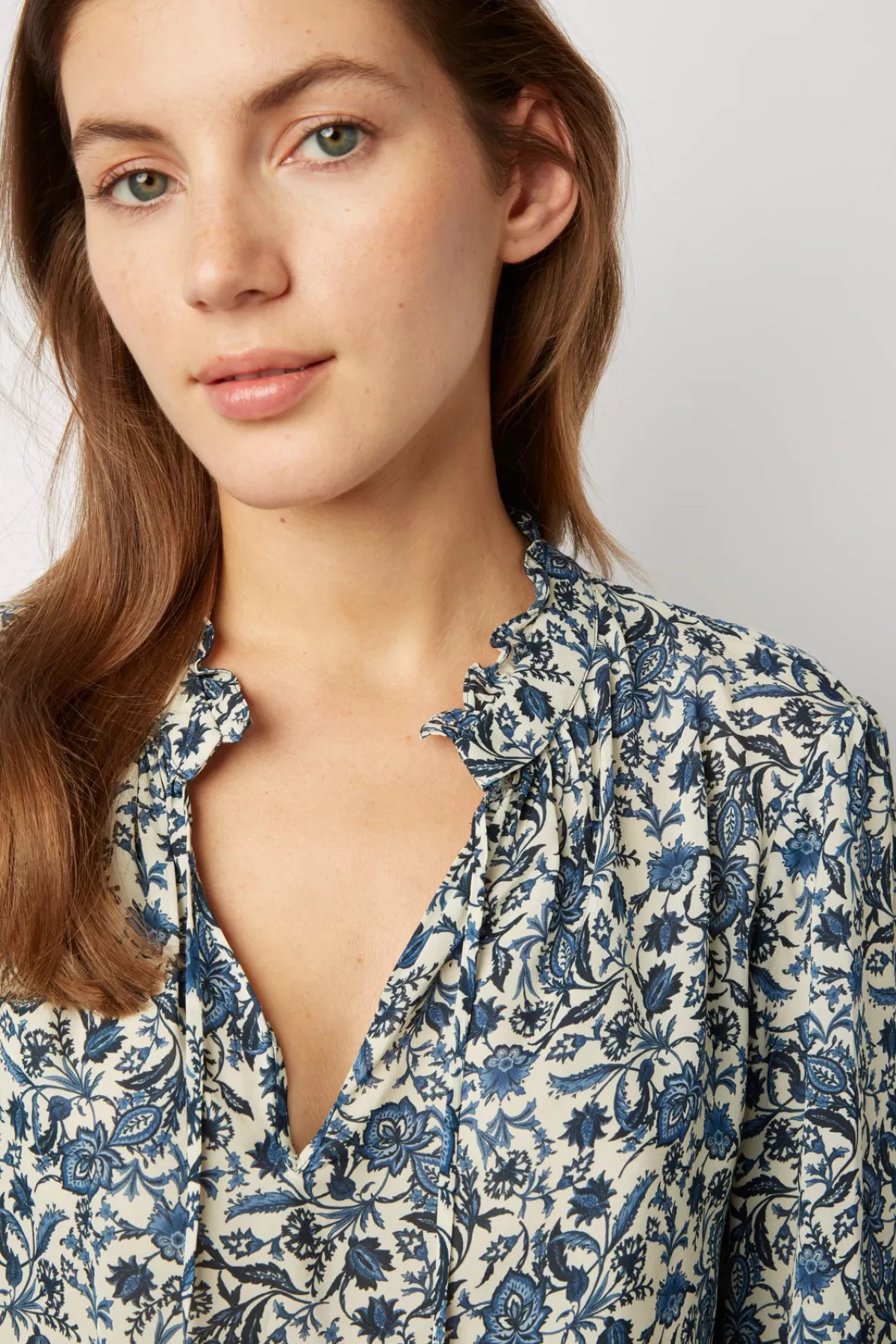 Gerarddarel Blouse à col montant et imprimé fleurs - CECILE Bleu-Femme Chemises & Blouses