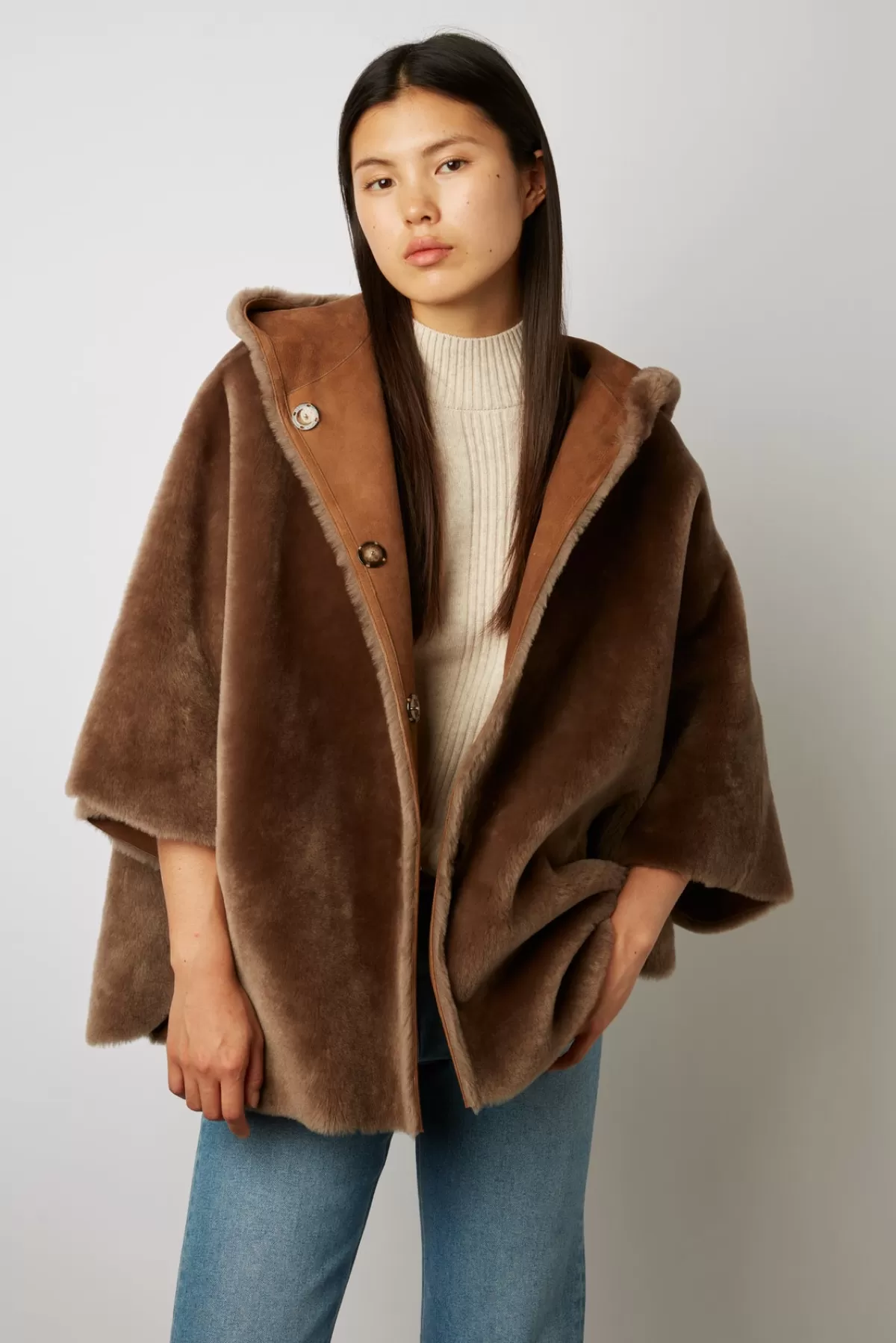 Gerarddarel Manteau cape réversible en peau lainée - MADDIE Marron-Femme Manteaux et Trenchs | Cuirs & Peaux