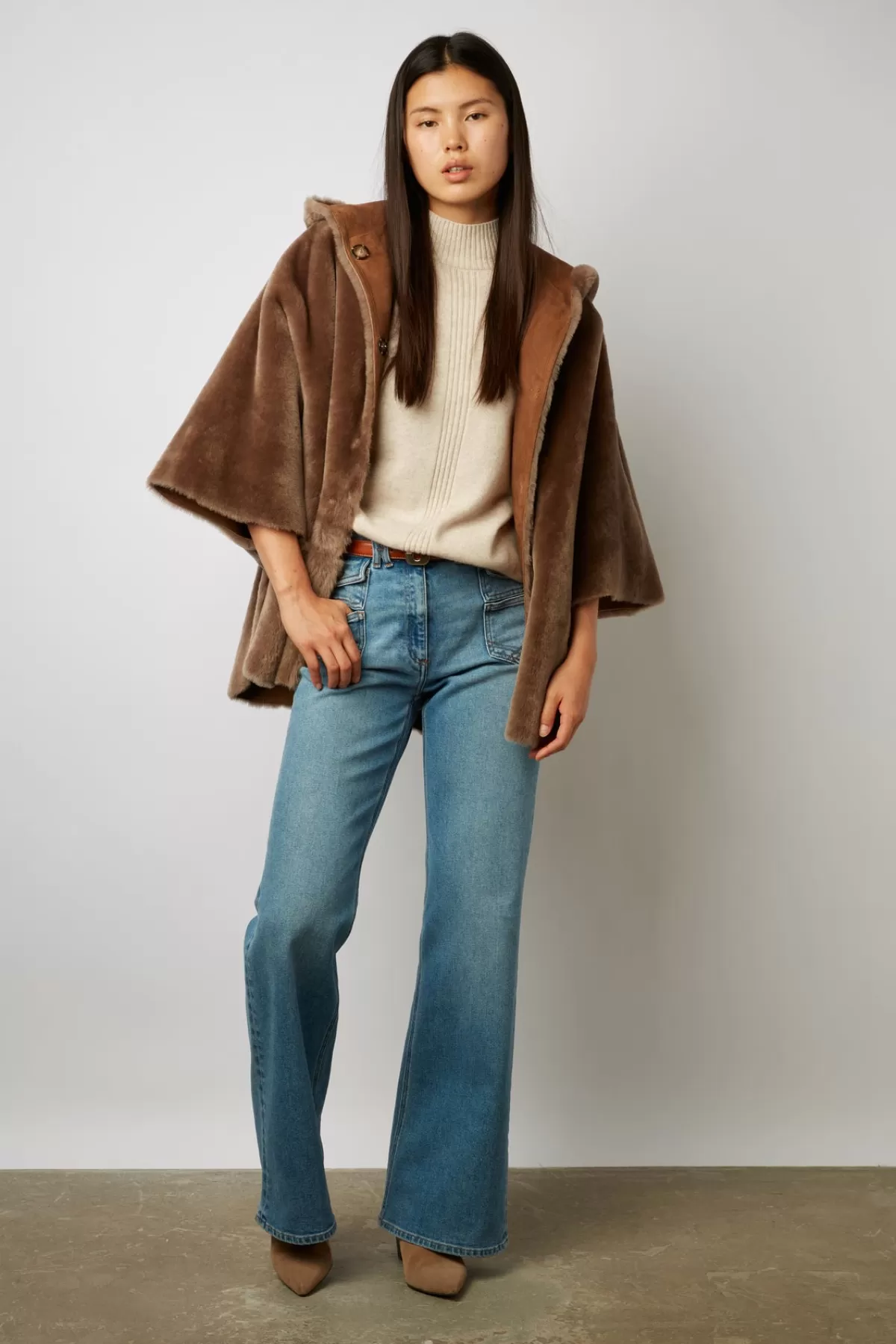 Gerarddarel Manteau cape réversible en peau lainée - MADDIE Marron-Femme Manteaux et Trenchs | Cuirs & Peaux