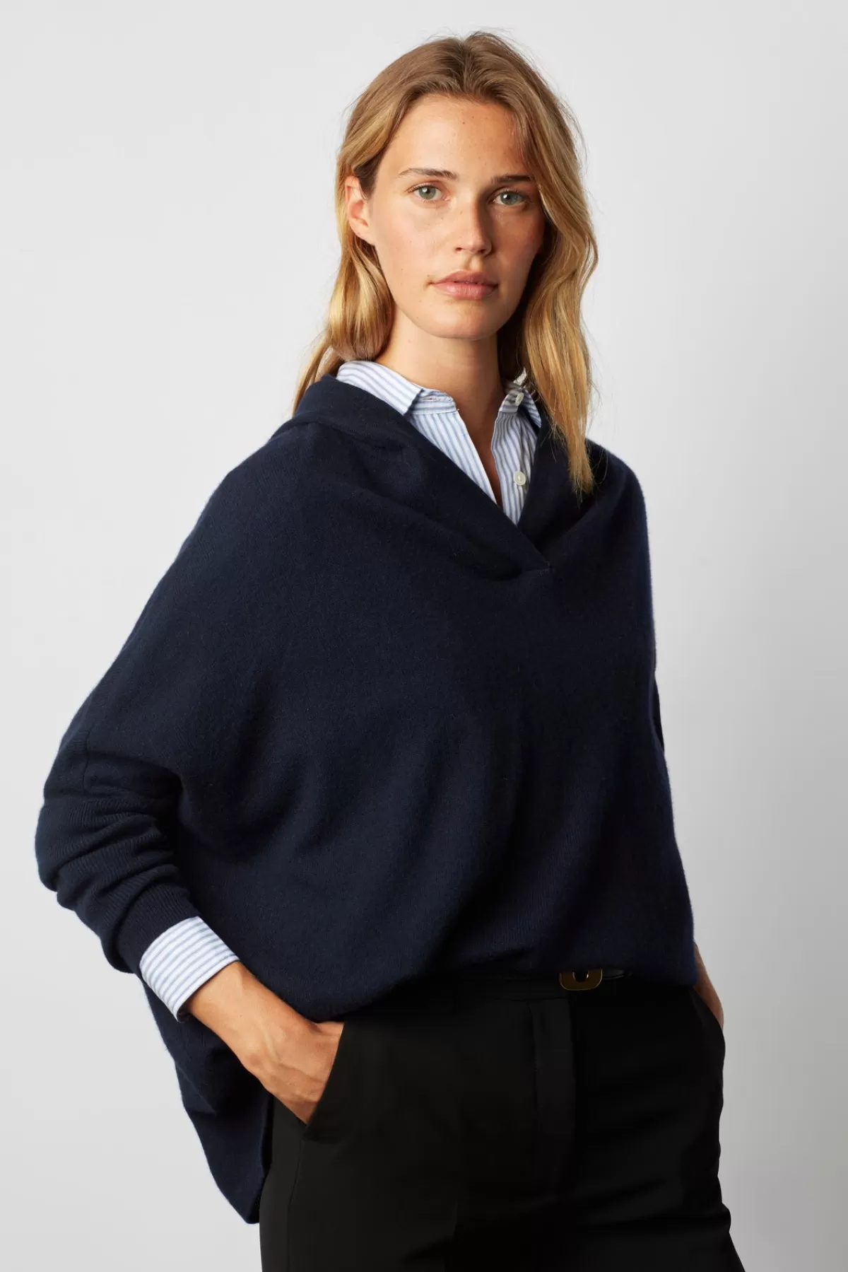 Gerarddarel Pull oversize à capuche en cachemire - LALOU Bleu foncé / Marine-Femme Maille